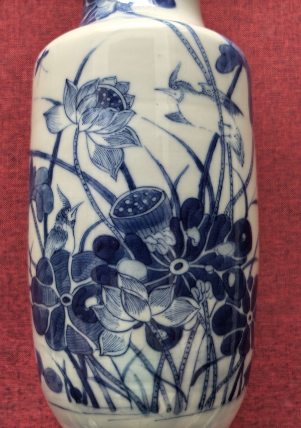 古玩陶瓷清晚期青花花鳥(niǎo)紋棒槌瓶拍賣，當(dāng)前價(jià)格18888元