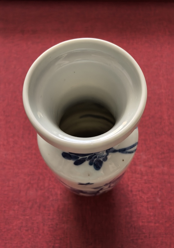 古玩陶瓷清晚期青花花鳥(niǎo)紋棒槌瓶拍賣，當(dāng)前價(jià)格18888元