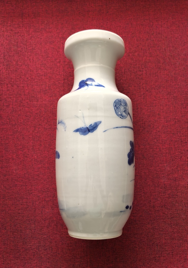 古玩陶瓷清晚期青花花鳥(niǎo)紋棒槌瓶拍賣，當(dāng)前價(jià)格18888元