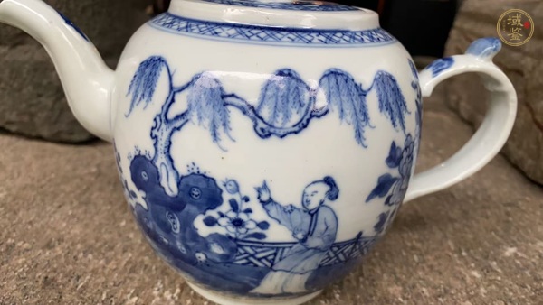 古玩陶瓷人物故事青花茶壺真品鑒賞圖