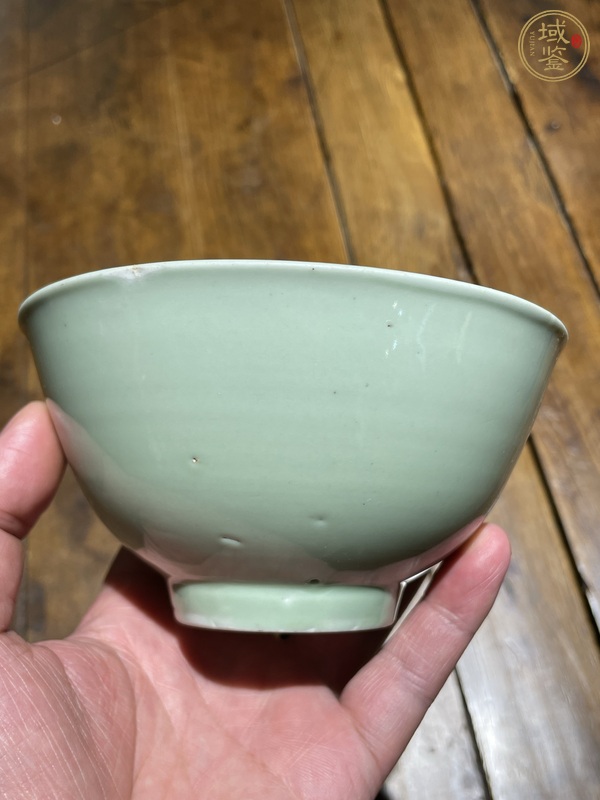 古玩陶瓷豆青釉茶碗真品鑒賞圖