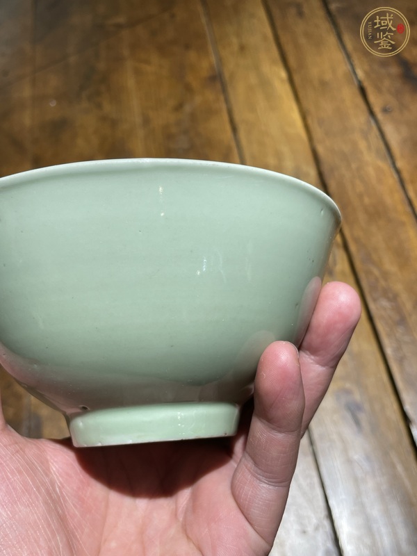 古玩陶瓷豆青釉茶碗真品鑒賞圖