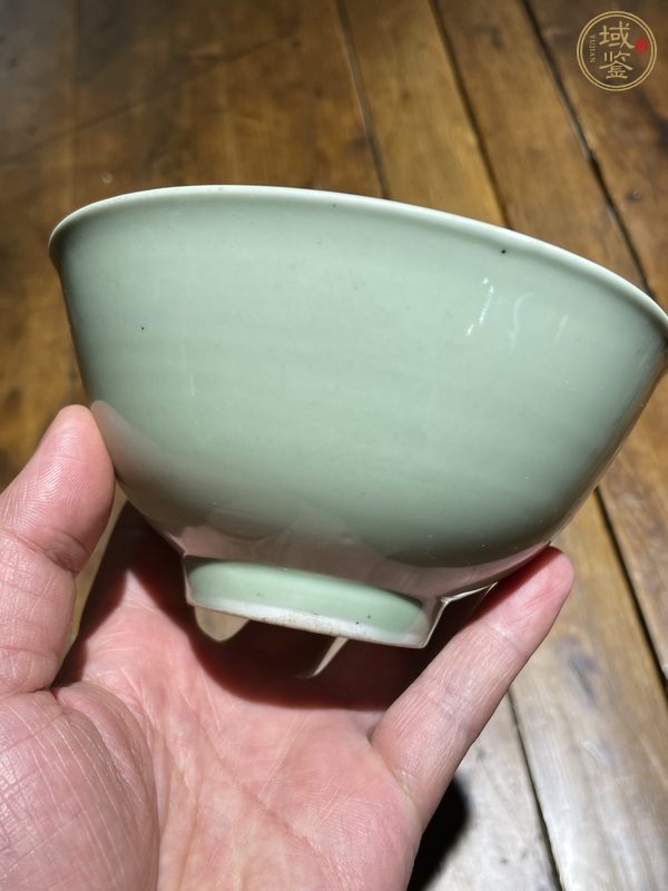 古玩陶瓷豆青釉茶碗真品鑒賞圖