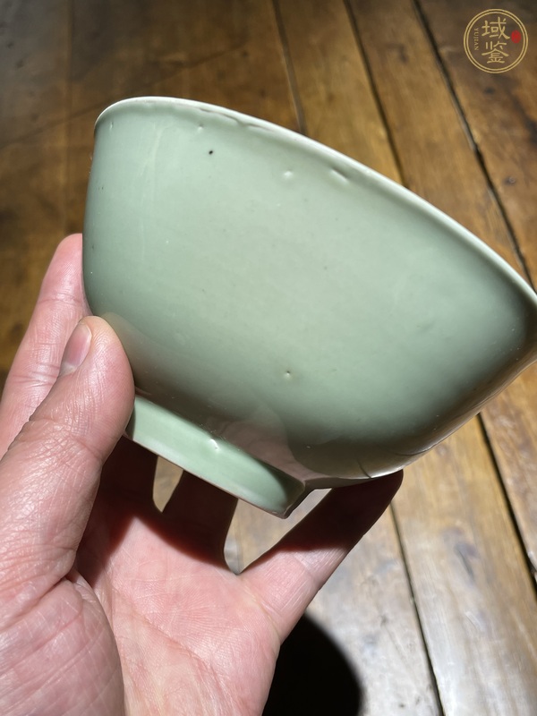 古玩陶瓷豆青釉茶碗真品鑒賞圖