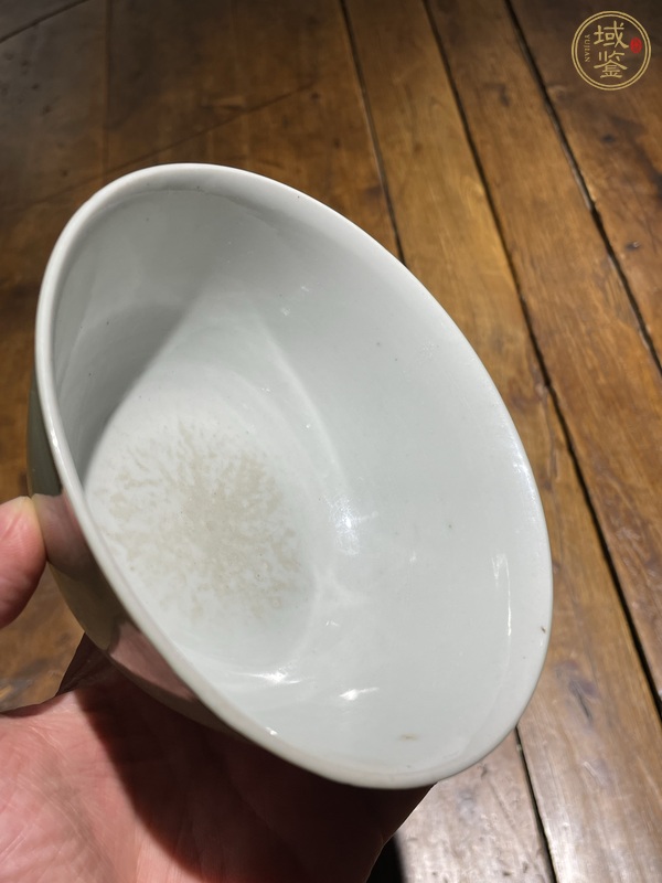 古玩陶瓷豆青釉茶碗真品鑒賞圖