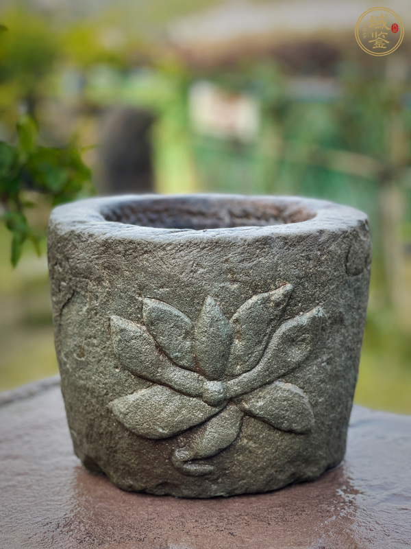 古玩雕花石臼真品鑒賞圖