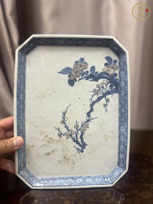 古玩陶瓷青花釉里紅梅花紋文盤真品鑒賞圖