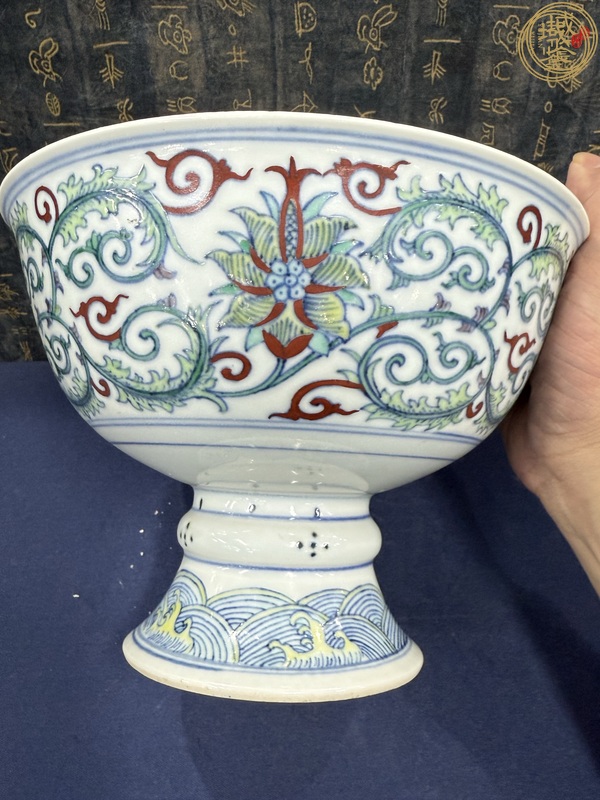 古玩陶瓷需上手，清乾隆風格，斗彩花卉高足碗真品鑒賞圖