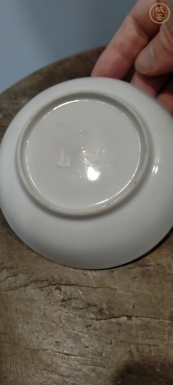 古玩陶瓷乾隆廣彩花卉杯碟真品鑒賞圖