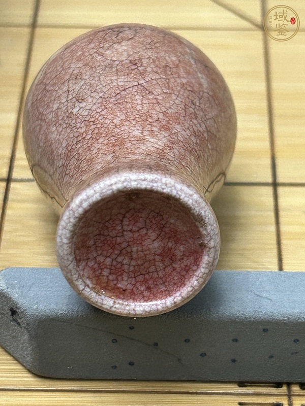 古玩陶瓷紅哥釉鼻煙壺真品鑒賞圖