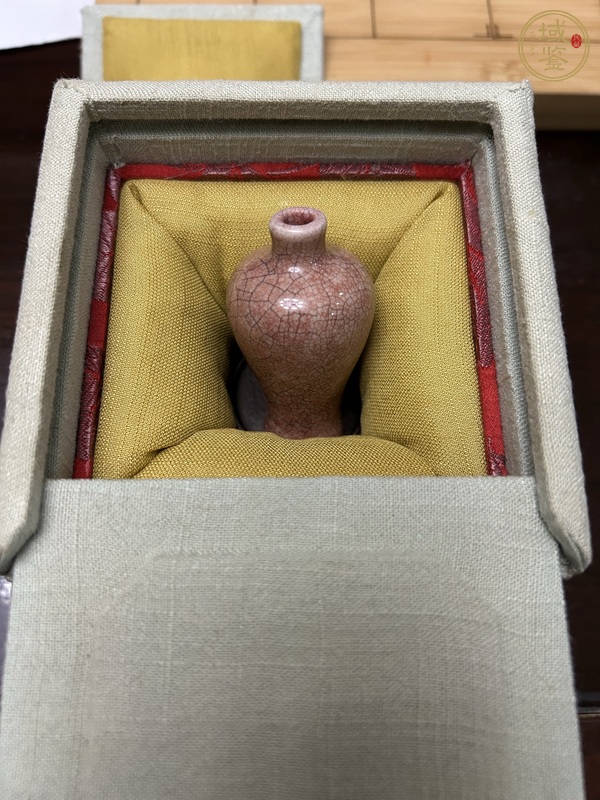 古玩陶瓷紅哥釉鼻煙壺真品鑒賞圖