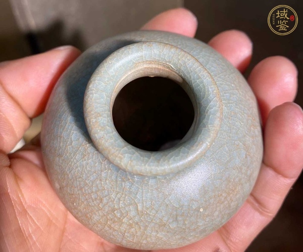 古玩陶瓷龍泉窯青釉水盂真品鑒賞圖