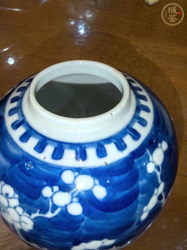 古玩陶瓷青花留白梅紋罐真品鑒賞圖