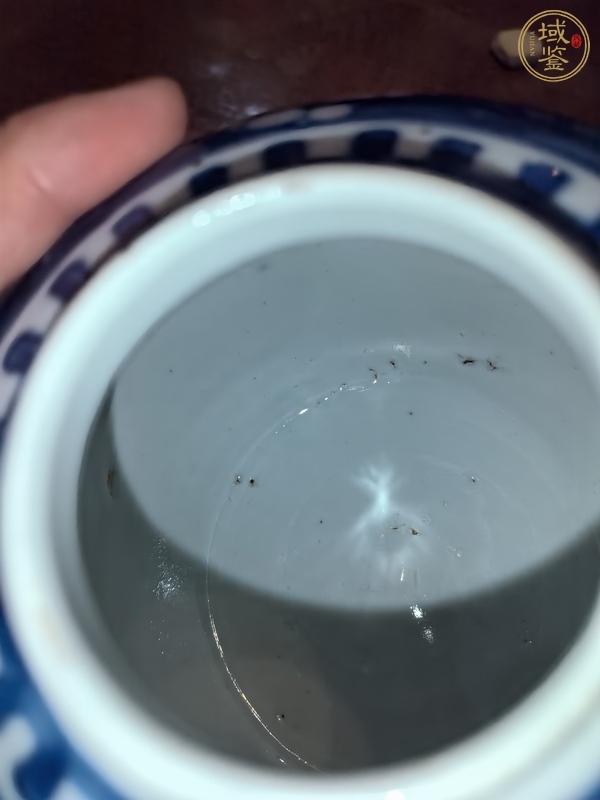 古玩陶瓷青花留白梅紋罐真品鑒賞圖