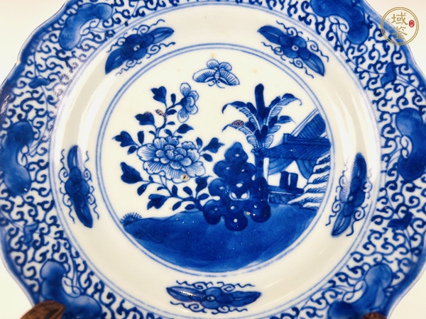 古玩清乾隆·青花洞石花蝶紋花口盤(pán)真品鑒賞圖