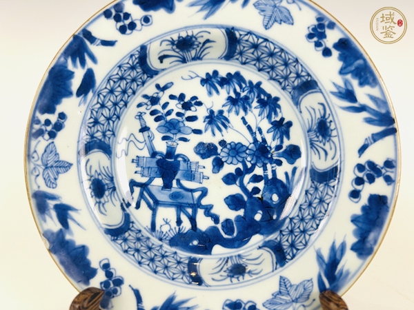 古玩陶瓷清康熙·青花博古洞石花卉折沿盤真品鑒賞圖