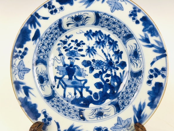 古玩陶瓷清康熙·青花博古洞石花卉折沿盤拍賣，當前價格0元