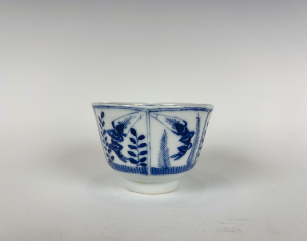 古玩陶瓷清光緒·青花魚蝦蟹花口杯碟拍賣，當(dāng)前價(jià)格99元
