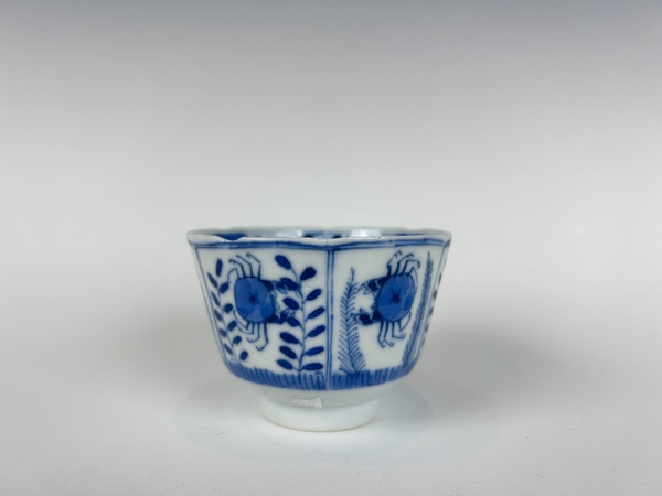 古玩陶瓷清光緒·青花魚蝦蟹花口杯碟拍賣，當(dāng)前價(jià)格99元