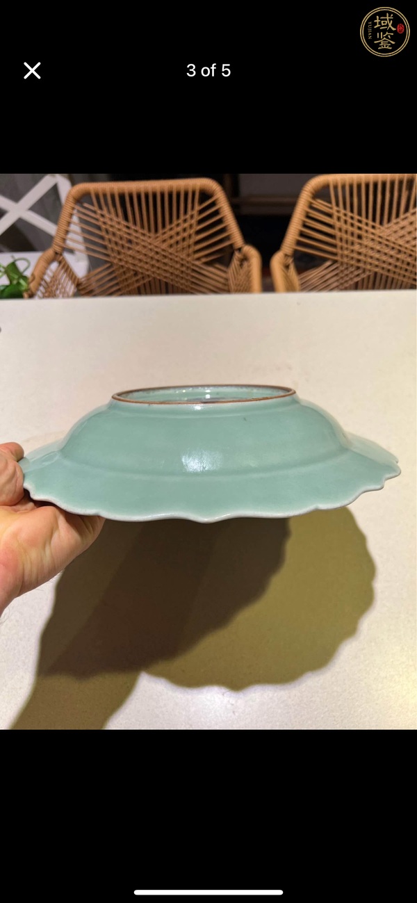 古玩陶瓷豆青釉青花五福同壽葵口盤真品鑒賞圖
