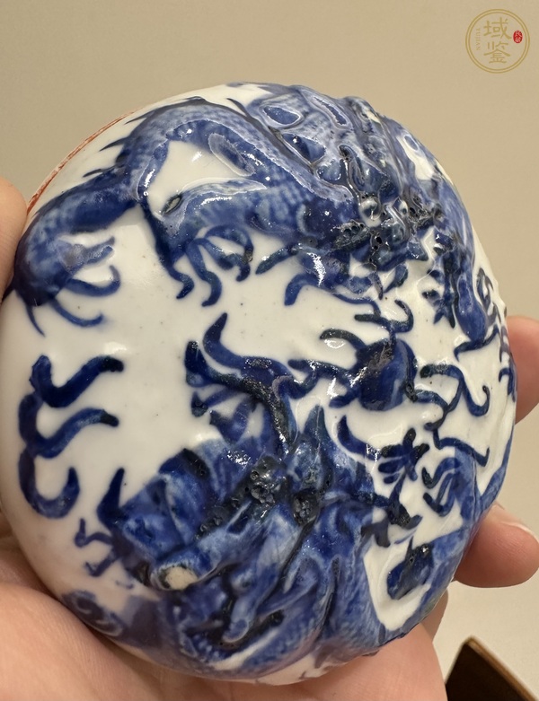 古玩陶瓷淺浮雕龍紋蓋盒真品鑒賞圖
