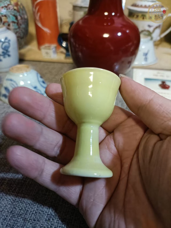 古玩陶瓷檸檬黃釉高足杯真品鑒賞圖