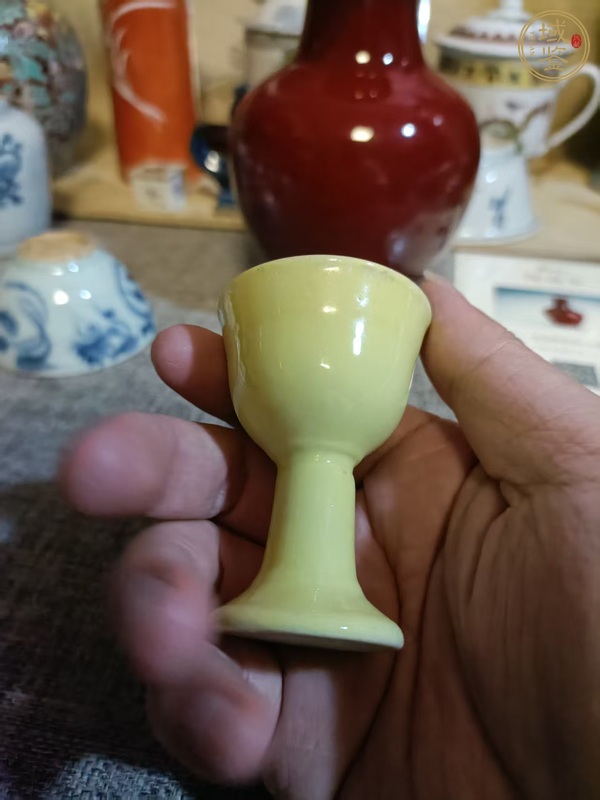古玩陶瓷檸檬黃釉高足杯真品鑒賞圖