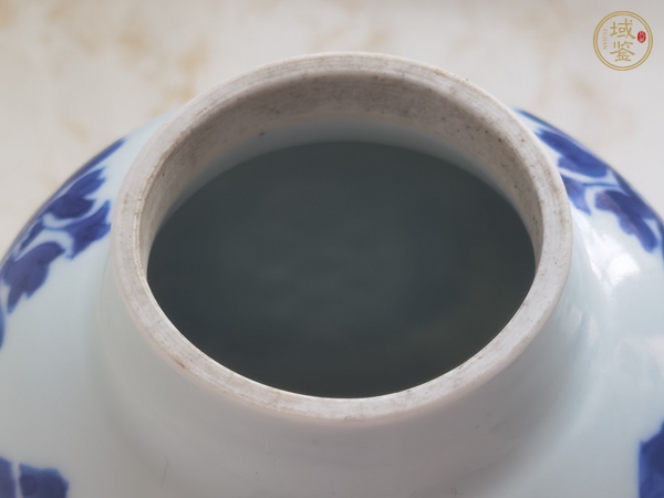 古玩陶瓷花卉紋青花罐真品鑒賞圖