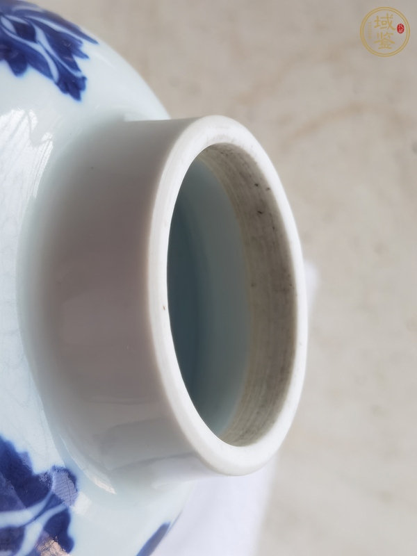 古玩陶瓷花卉紋青花罐真品鑒賞圖