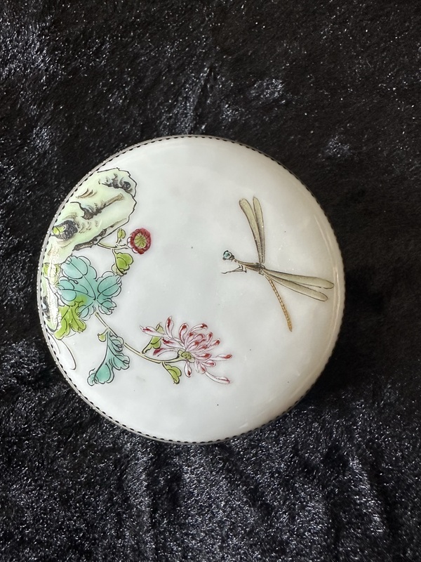 古玩陶瓷菊花蜻蜓粉彩印泥盒拍賣(mài)，當(dāng)前價(jià)格7862元