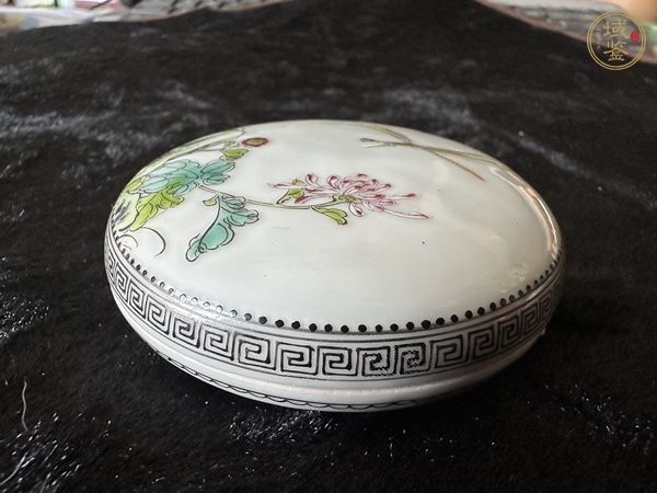 古玩陶瓷菊花蜻蜓粉彩印泥盒真品鑒賞圖