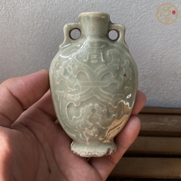 古玩陶瓷豆青釉夔龍壽字雙系瓶真品鑒賞圖
