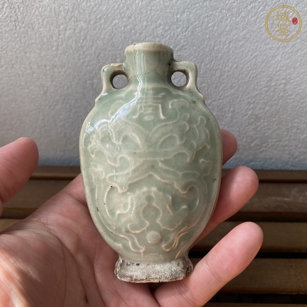 古玩陶瓷豆青釉夔龍壽字雙系瓶真品鑒賞圖