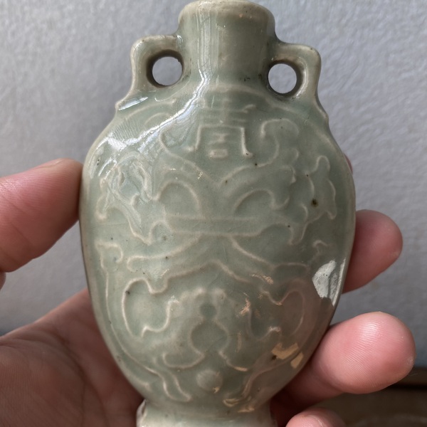 古玩陶瓷清中期豆青釉夔龍壽字雙系瓶拍賣(mài)，當(dāng)前價(jià)格980元
