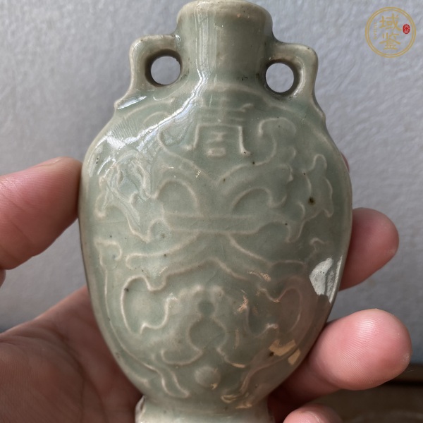 古玩陶瓷豆青釉夔龍壽字雙系瓶真品鑒賞圖