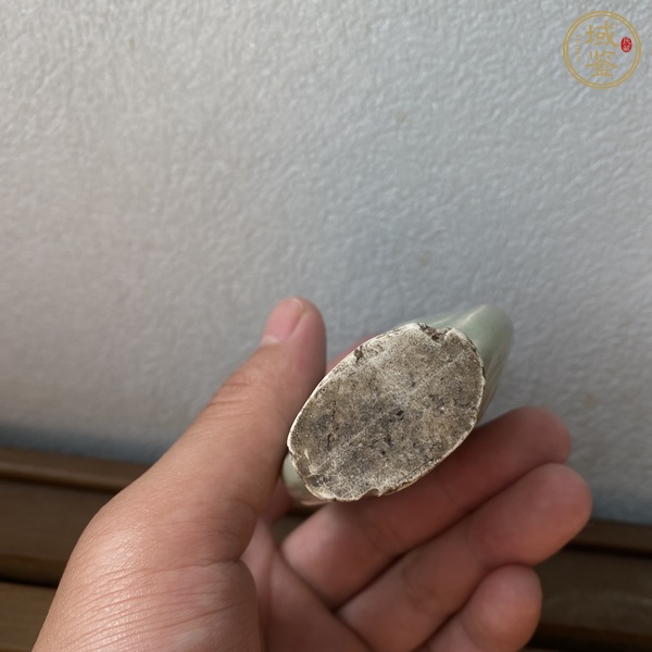 古玩陶瓷豆青釉夔龍壽字雙系瓶真品鑒賞圖