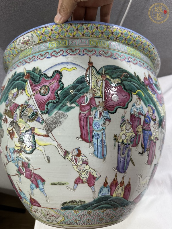 古玩刀馬人粉彩缸真品鑒賞圖