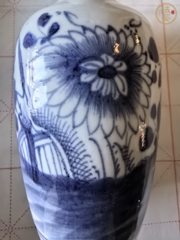古玩陶瓷青花花卉紋柳葉瓶真品鑒賞圖
