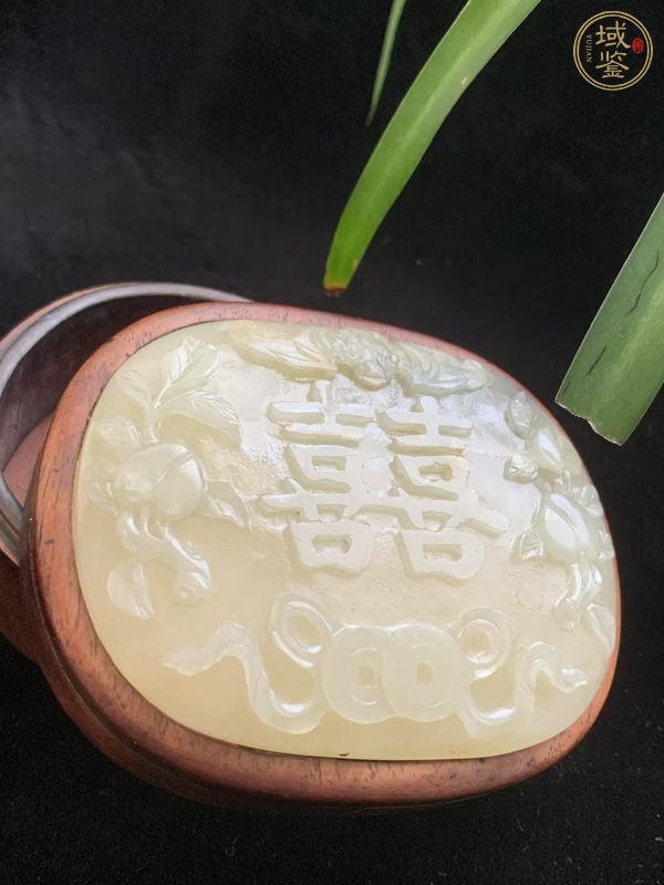 古玩和田玉鑲紅木蓋盒真品鑒賞圖