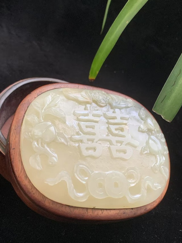 古玩轉(zhuǎn)賣清代和田玉鑲紅木蓋盒拍賣，當前價格50元