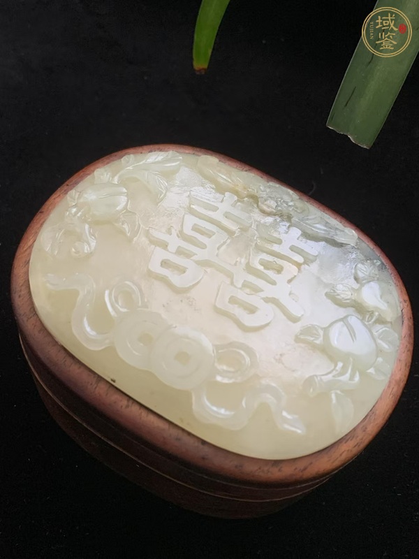 古玩玉器和田玉鑲紅木蓋盒真品鑒賞圖