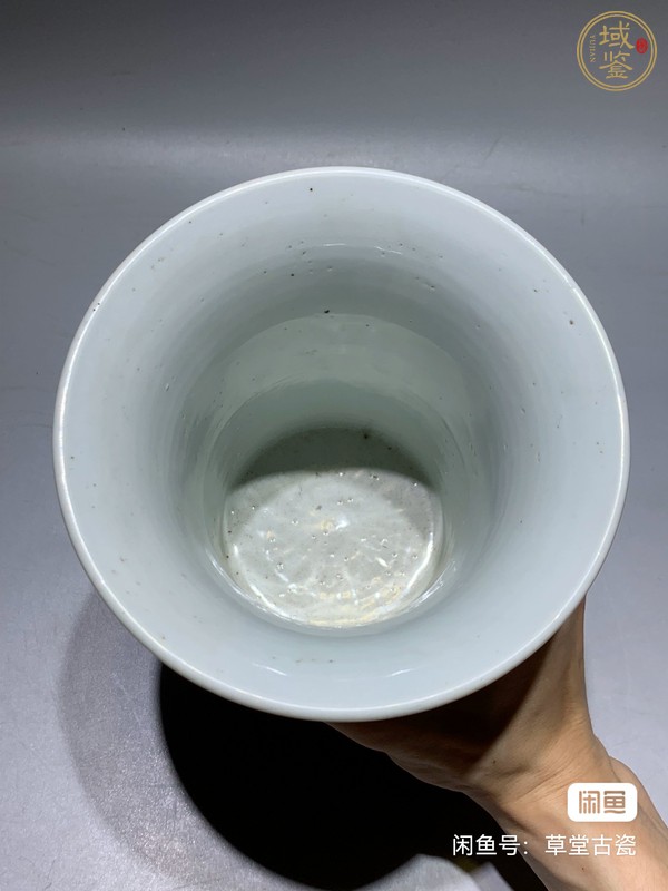 古玩陶瓷人物山水紋青花束腰筆筒真品鑒賞圖