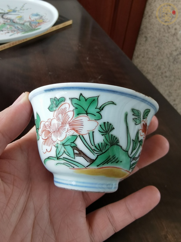 古玩陶瓷日本江戶五彩花卉紋杯真品鑒賞圖