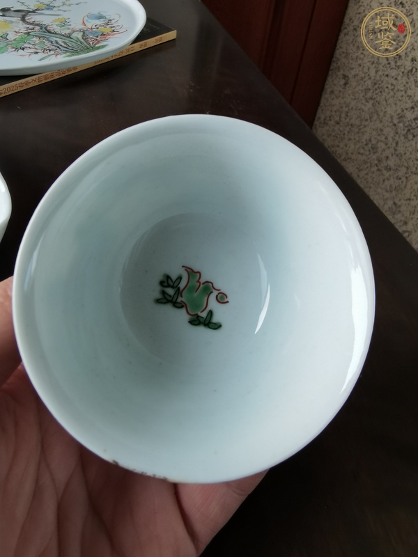 古玩陶瓷日本五彩花卉紋杯真品鑒賞圖
