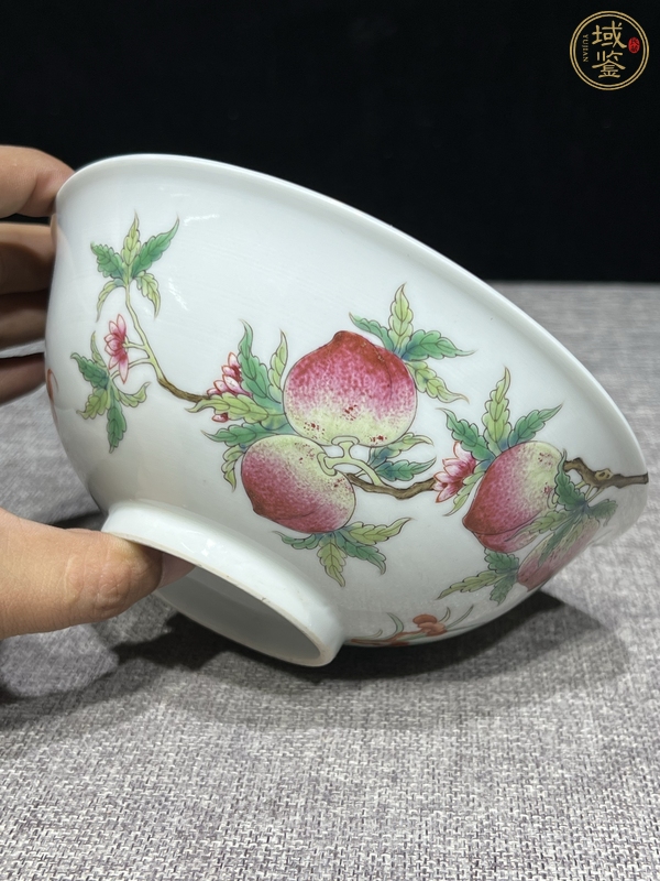 古玩陶瓷粉彩壽桃紋大碗真品鑒賞圖