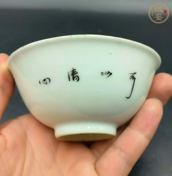 古玩陶瓷粉彩劉海戲金蟾圖茶碗真品鑒賞圖