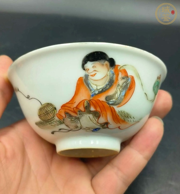 古玩陶瓷粉彩劉海戲金蟾圖茶碗真品鑒賞圖