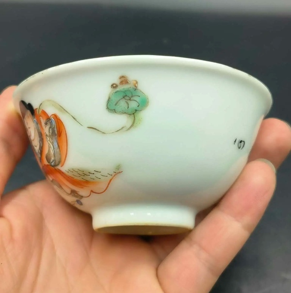 古玩陶瓷民國時期粉彩劉海戲金蟾圖茶碗拍賣，當(dāng)前價格0元