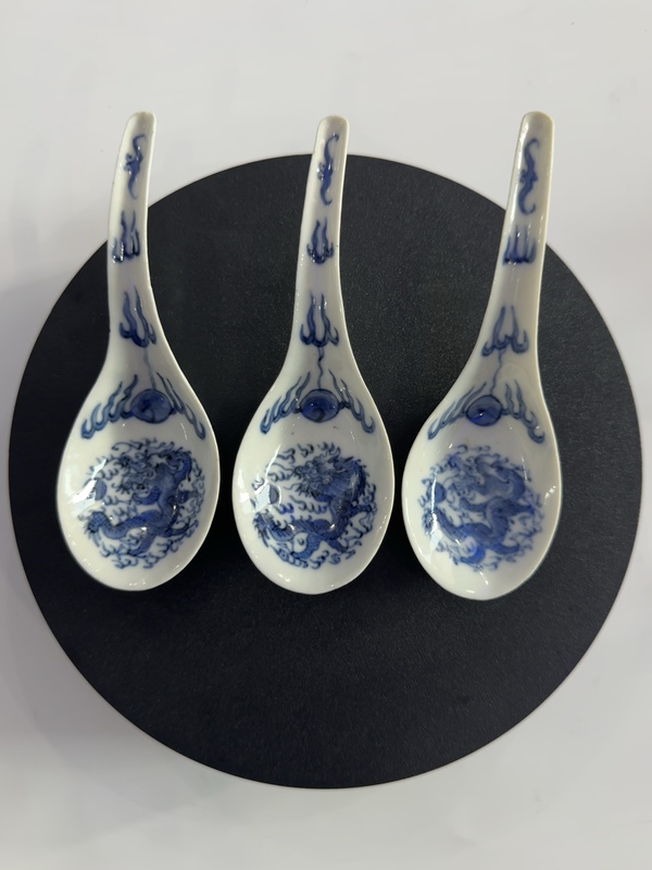 古玩轉(zhuǎn)賣青花火焰龍紋調(diào)羹勺子拍賣，當前價格0元