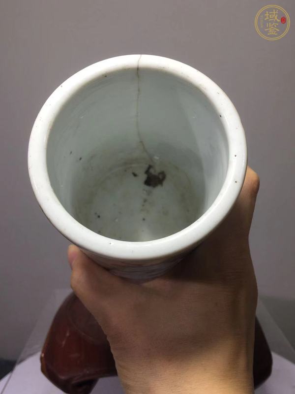 古玩陶瓷晚清獅紋筆筒真品鑒賞圖